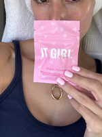It Girl Snack - Superfoods Greens Gummies in Pink Starburst Flavor